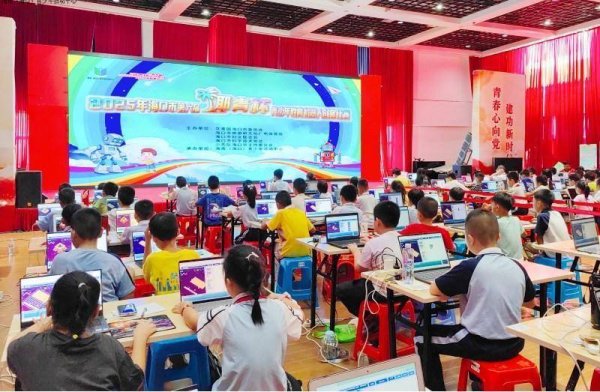 浩广配资 第六届“椰青杯”青少年教育机器人创客比赛举行